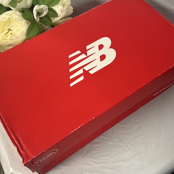 NIB - New Balance Women’s Fresh Foam Hierro v3 Trail 'Thunder Blue' - Size 6.5 - Picture 15 of 15